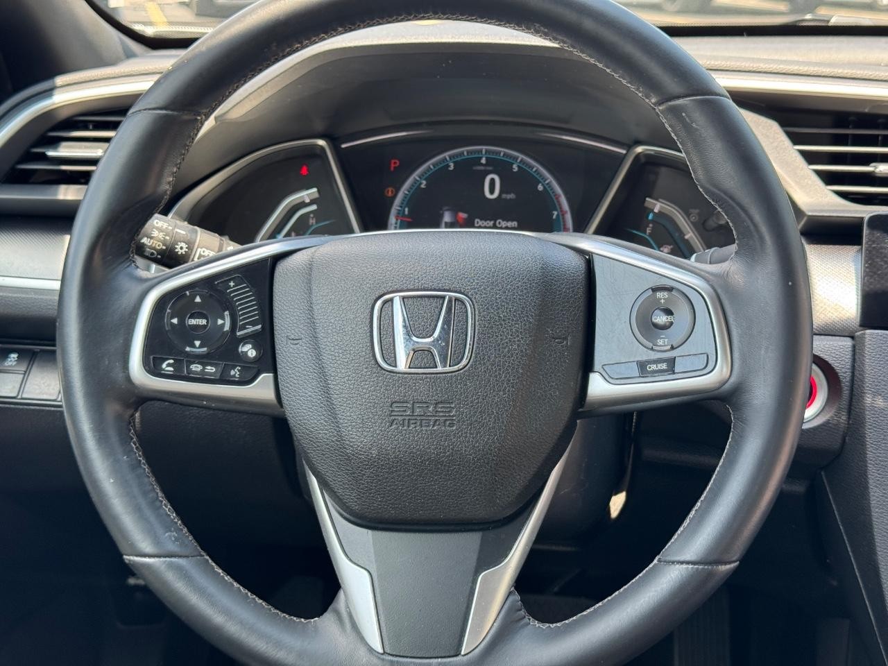Honda Civic Coupe Vehicle Full-screen Gallery Image 13
