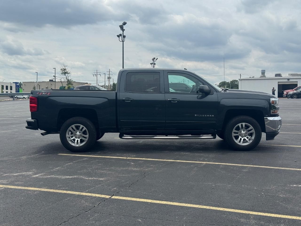 Chevrolet Silverado 1500 Vehicle Full-screen Gallery Image 03