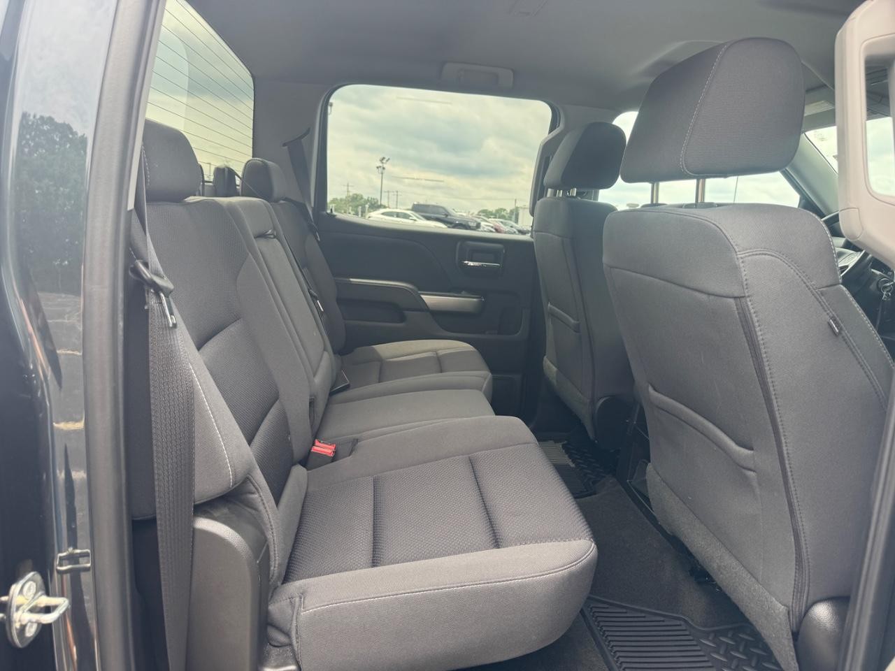 Chevrolet Silverado 1500 Vehicle Full-screen Gallery Image 11