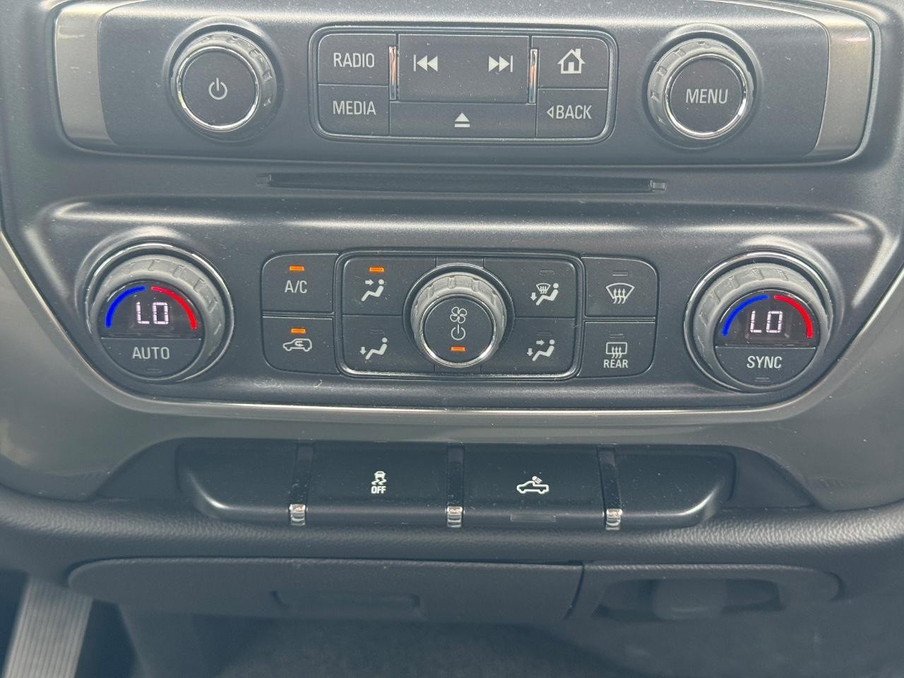 Chevrolet Silverado 1500 Vehicle Full-screen Gallery Image 15