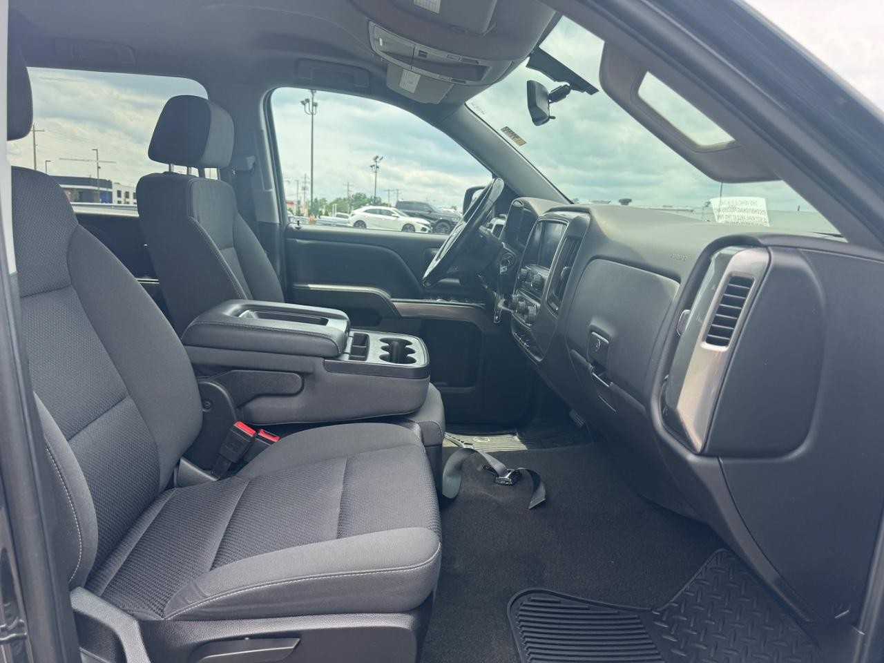 Chevrolet Silverado 1500 Vehicle Full-screen Gallery Image 17
