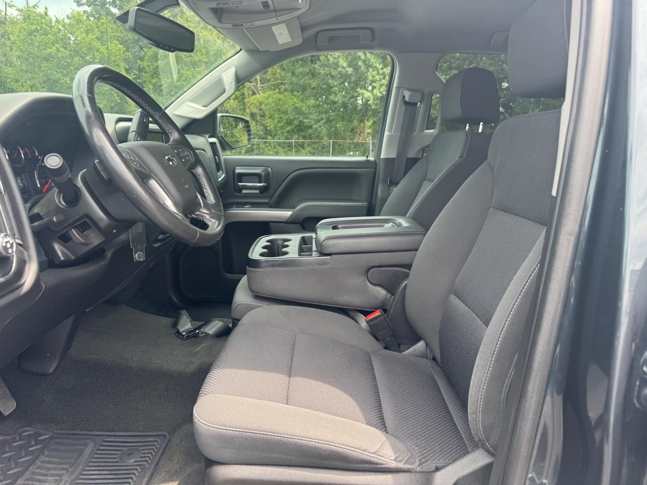 Chevrolet Silverado 1500 Vehicle Full-screen Gallery Image 18