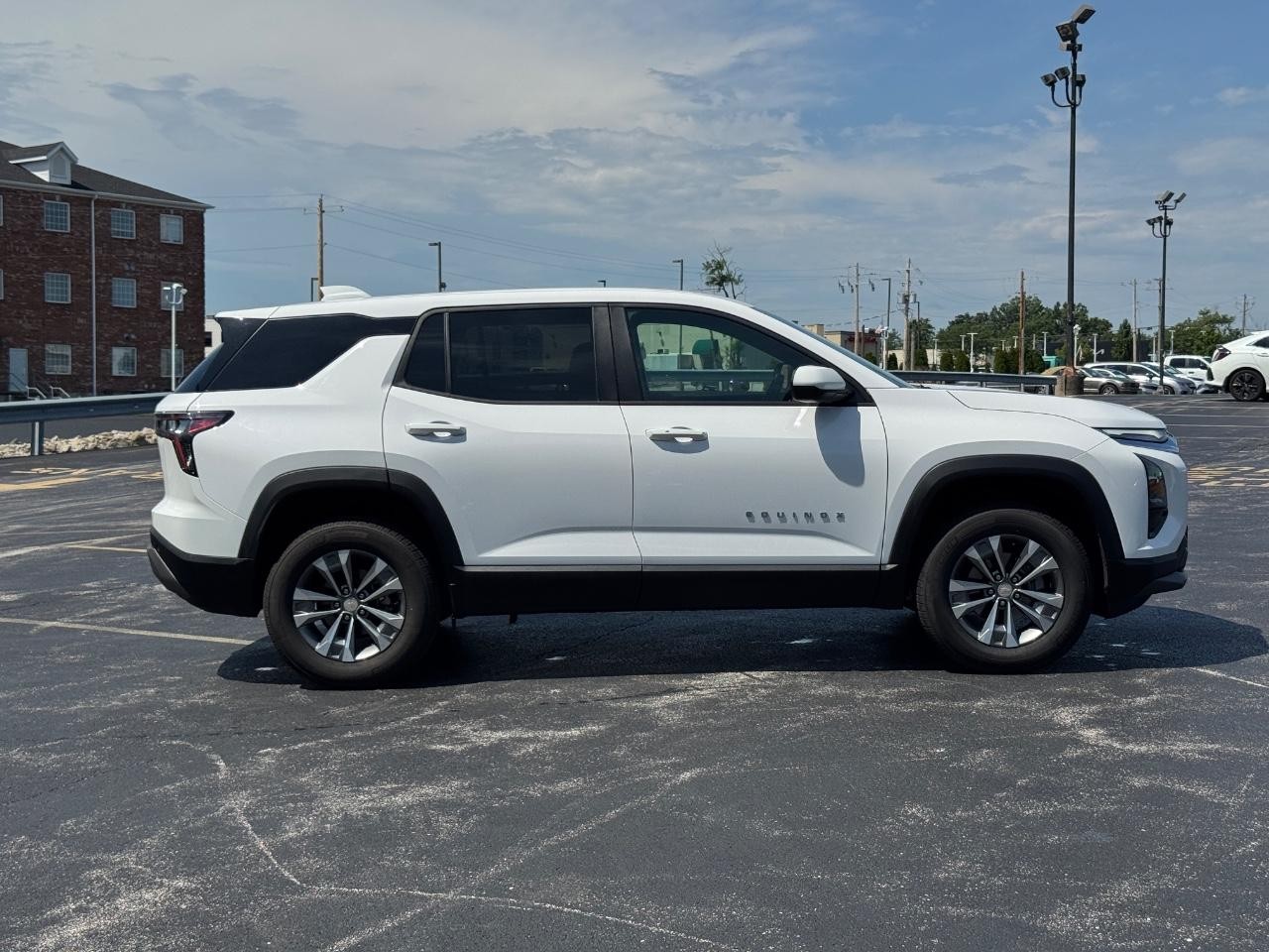 Chevrolet Equinox Vehicle Full-screen Gallery Image 03