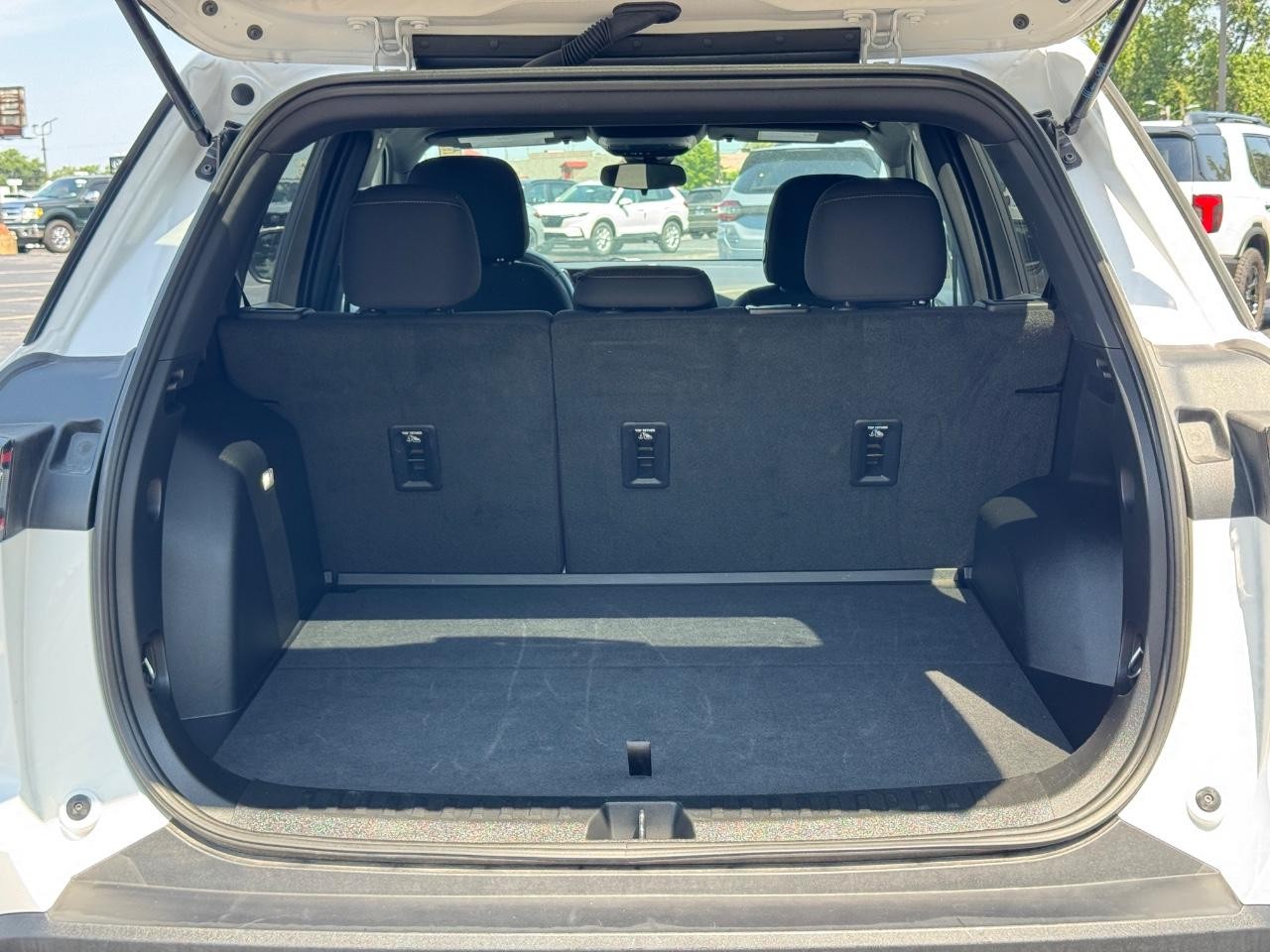 Chevrolet Equinox Vehicle Full-screen Gallery Image 05