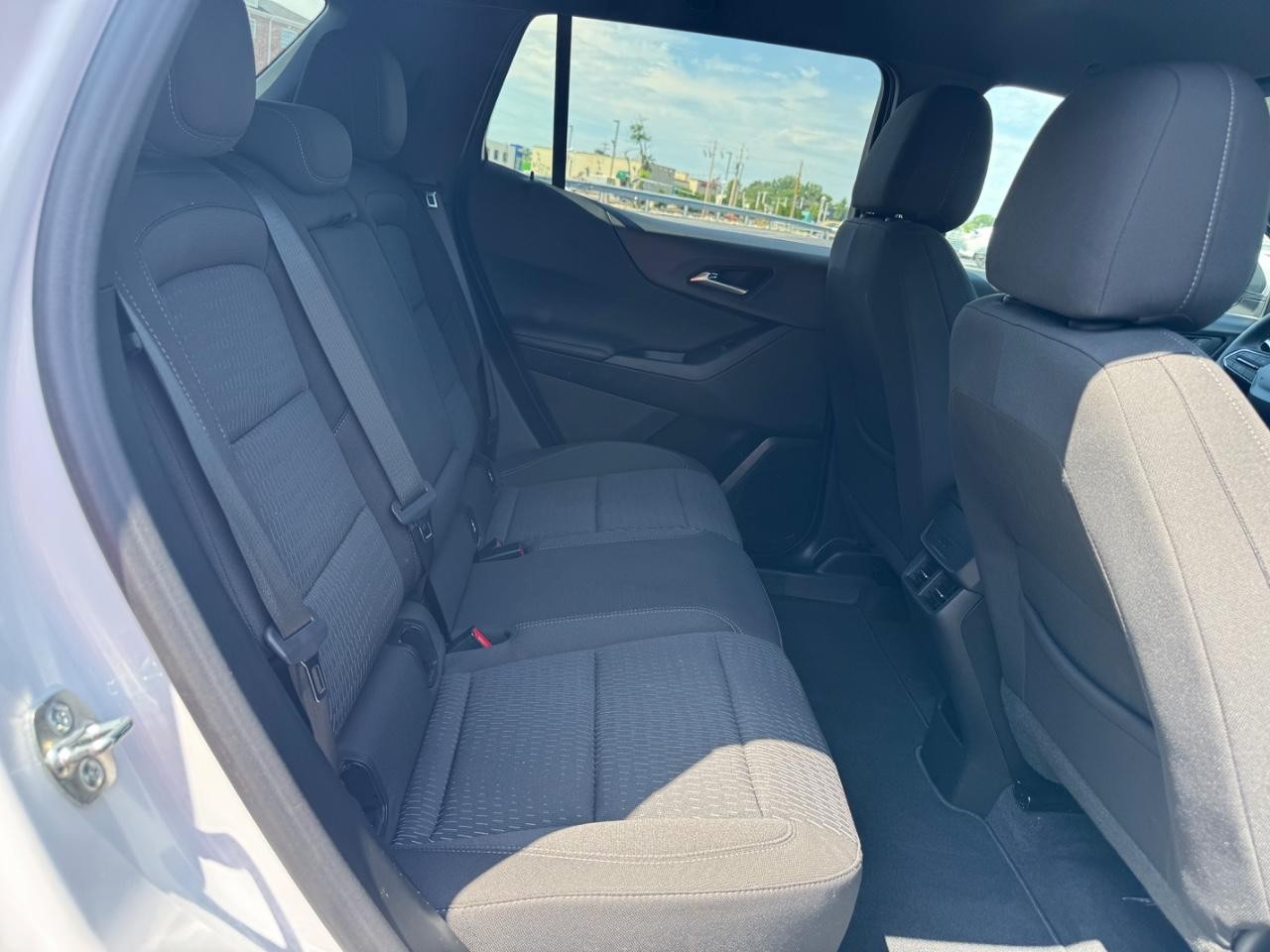 Chevrolet Equinox Vehicle Full-screen Gallery Image 11