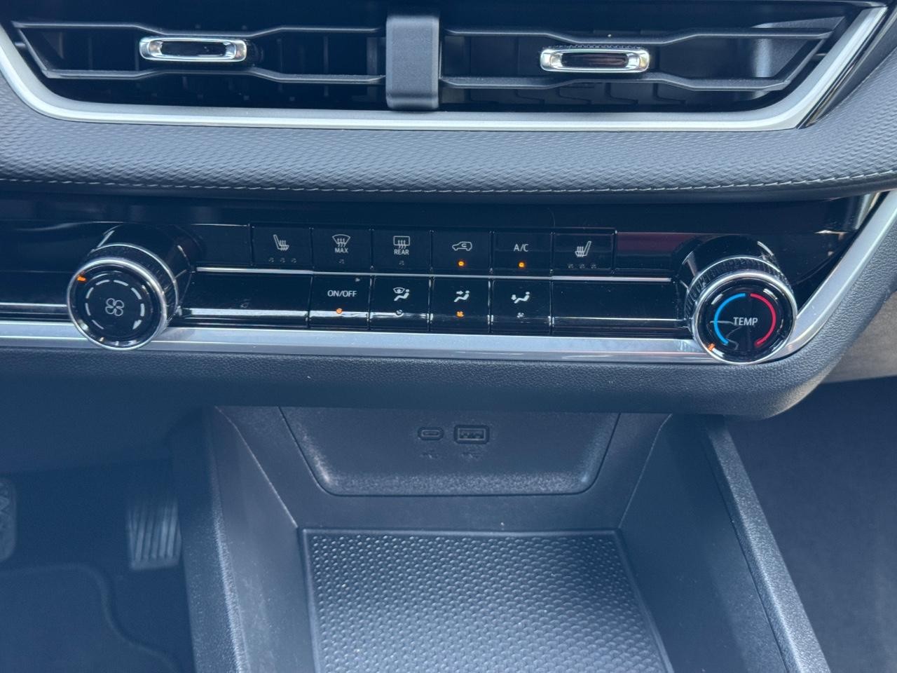 Chevrolet Equinox Vehicle Full-screen Gallery Image 15