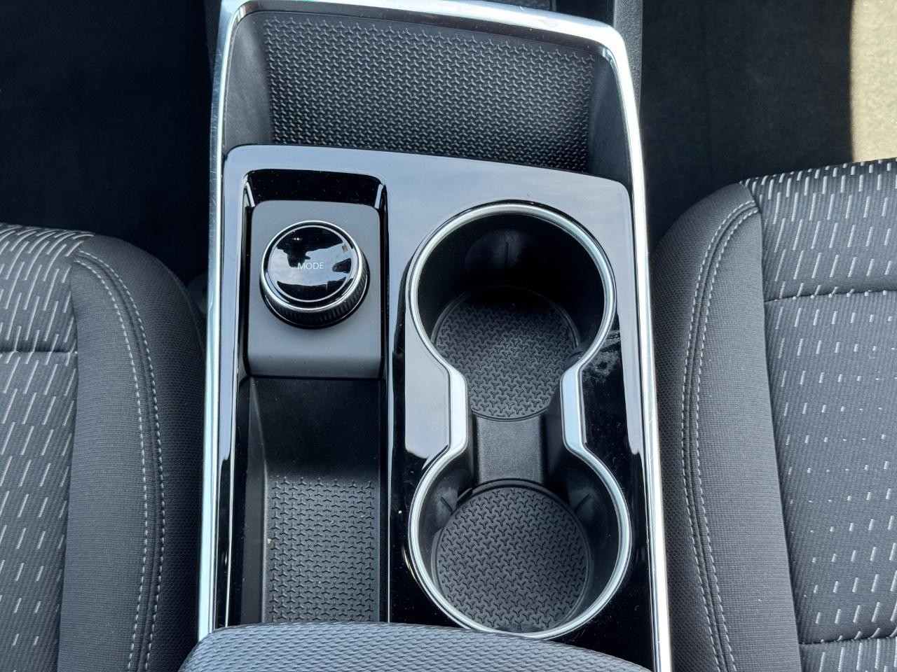 Chevrolet Equinox Vehicle Full-screen Gallery Image 16