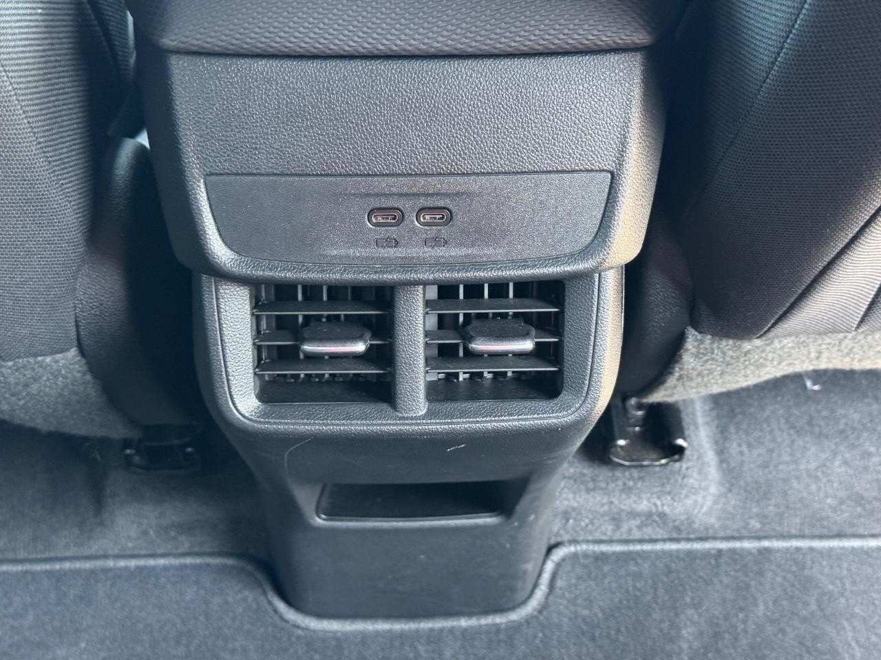 Chevrolet Equinox Vehicle Full-screen Gallery Image 17