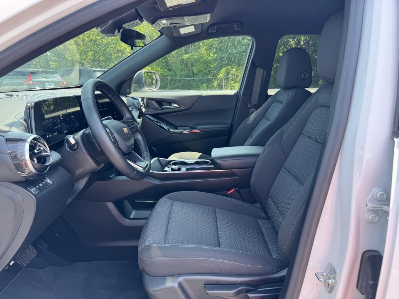 Chevrolet Equinox Vehicle Full-screen Gallery Image 19