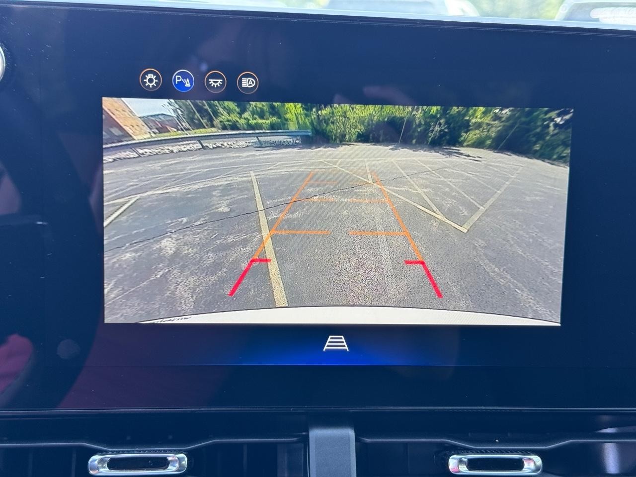 Chevrolet Equinox Vehicle Full-screen Gallery Image 24