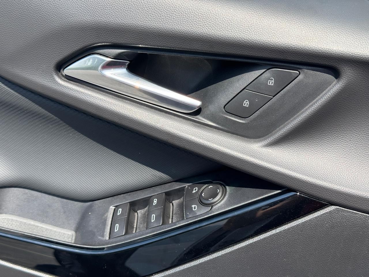 Chevrolet Equinox Vehicle Full-screen Gallery Image 26
