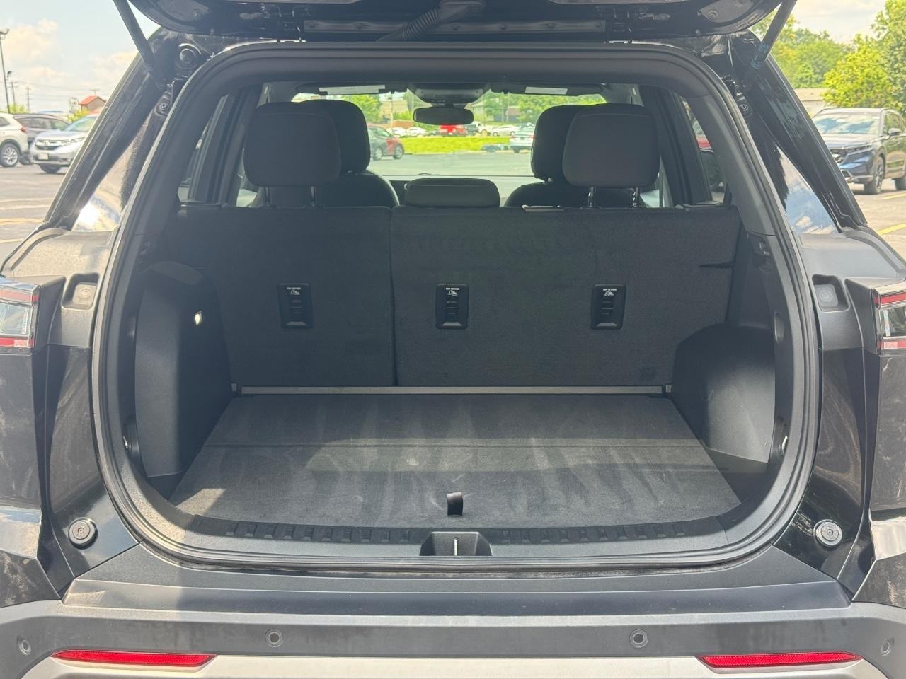 Chevrolet Equinox Vehicle Full-screen Gallery Image 05