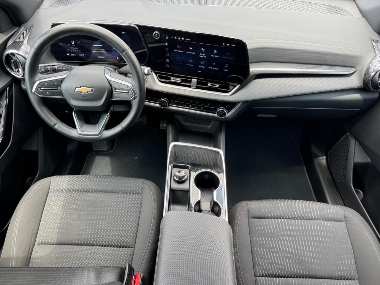 Chevrolet Equinox Vehicle Full-screen Gallery Image 12