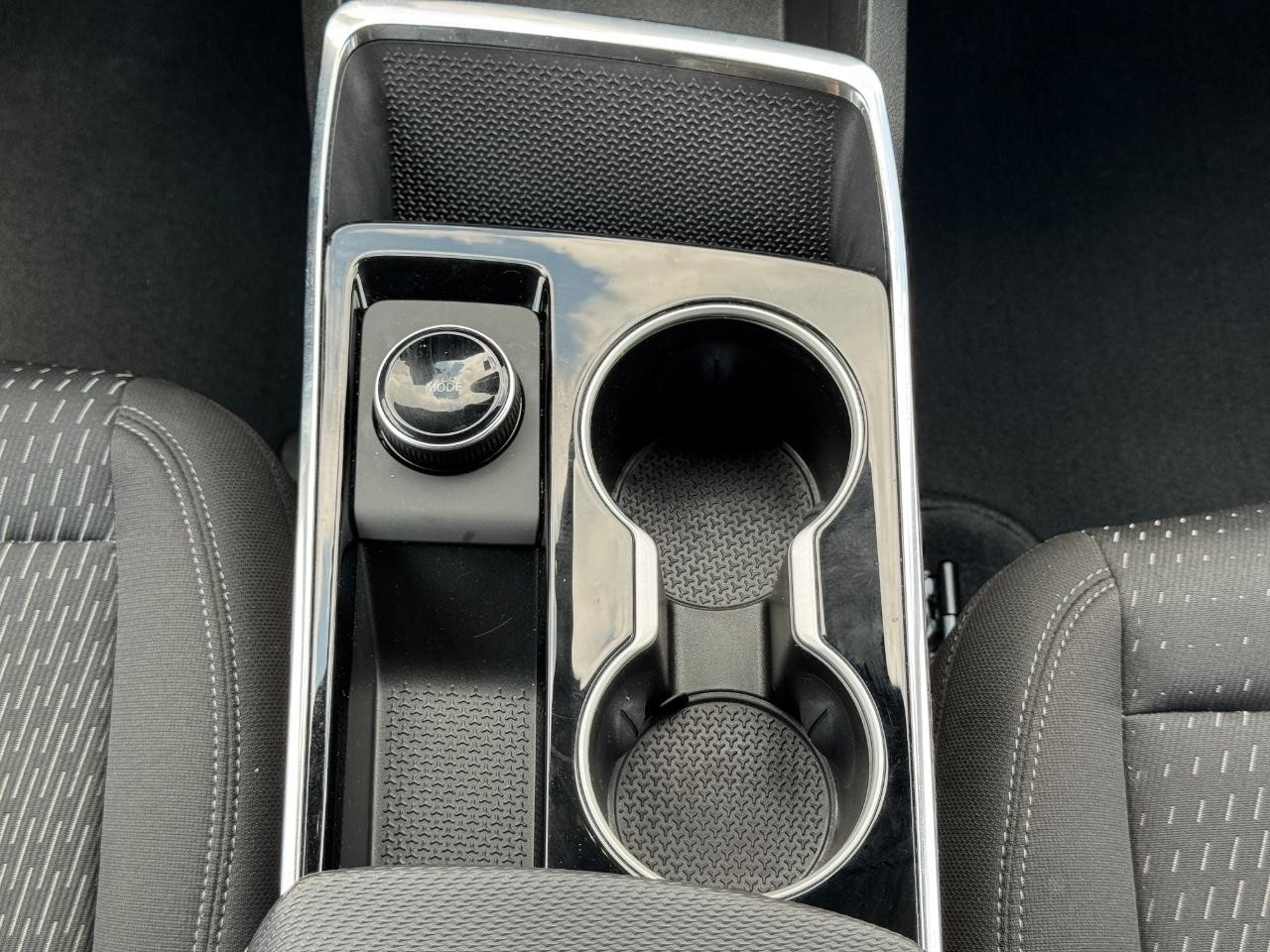 Chevrolet Equinox Vehicle Full-screen Gallery Image 16