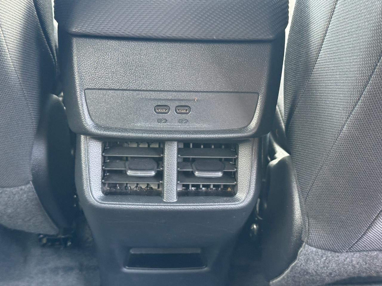 Chevrolet Equinox Vehicle Full-screen Gallery Image 17