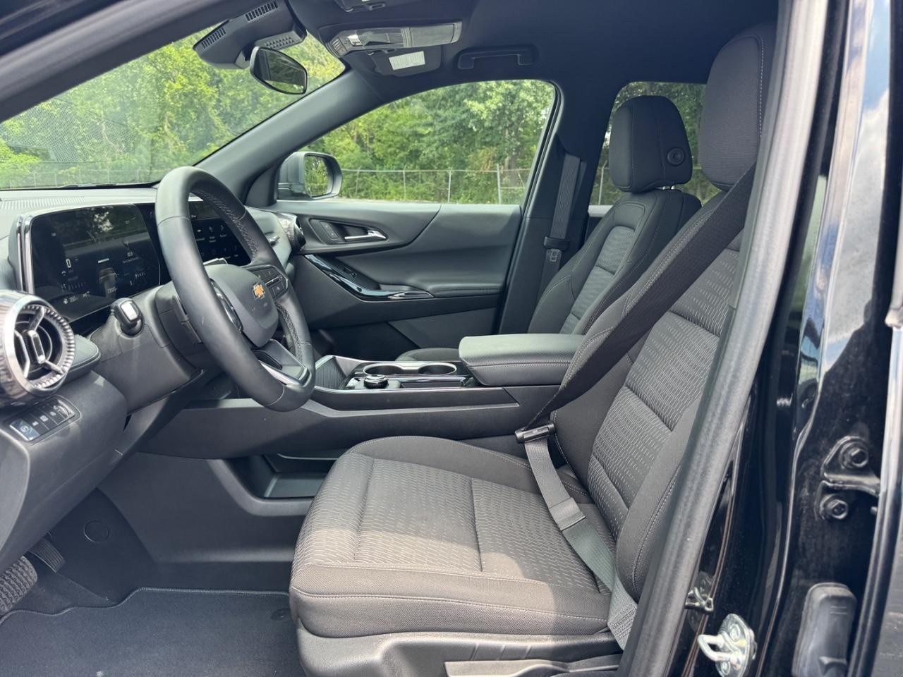 Chevrolet Equinox Vehicle Full-screen Gallery Image 19