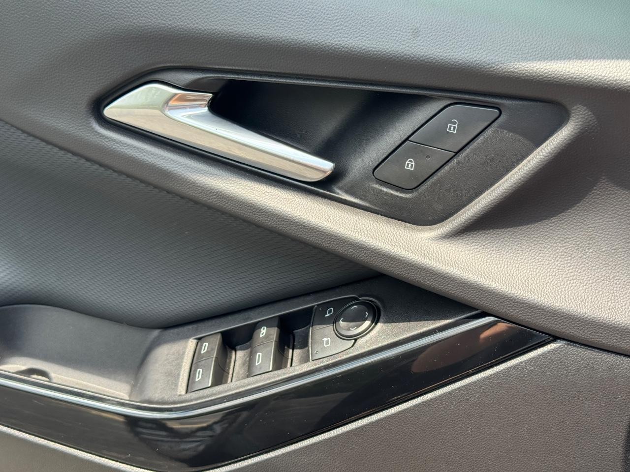 Chevrolet Equinox Vehicle Full-screen Gallery Image 27