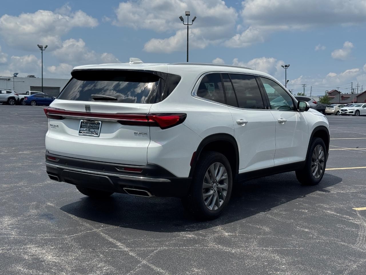 Buick Enclave Vehicle Full-screen Gallery Image 04