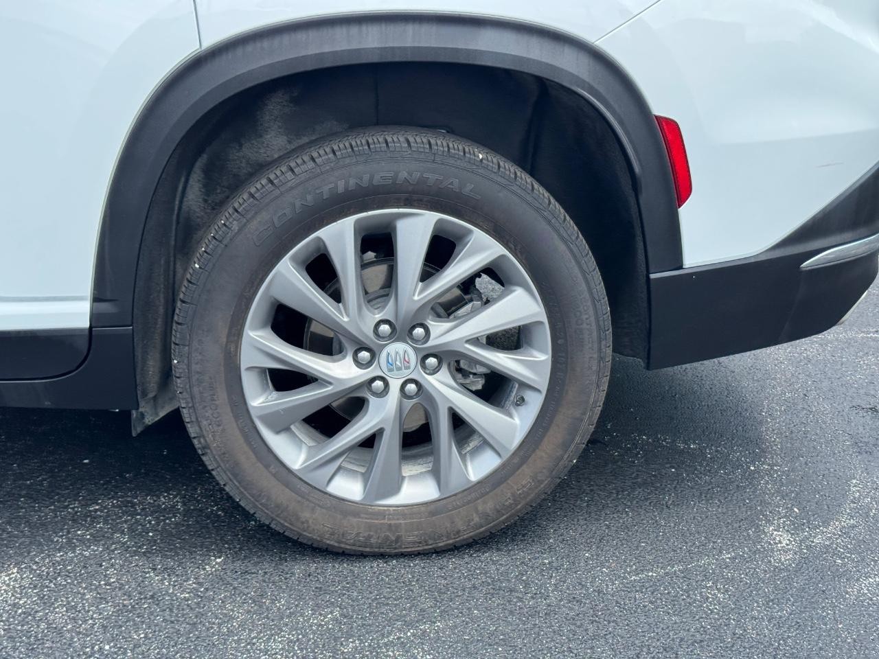 Buick Enclave Vehicle Full-screen Gallery Image 08