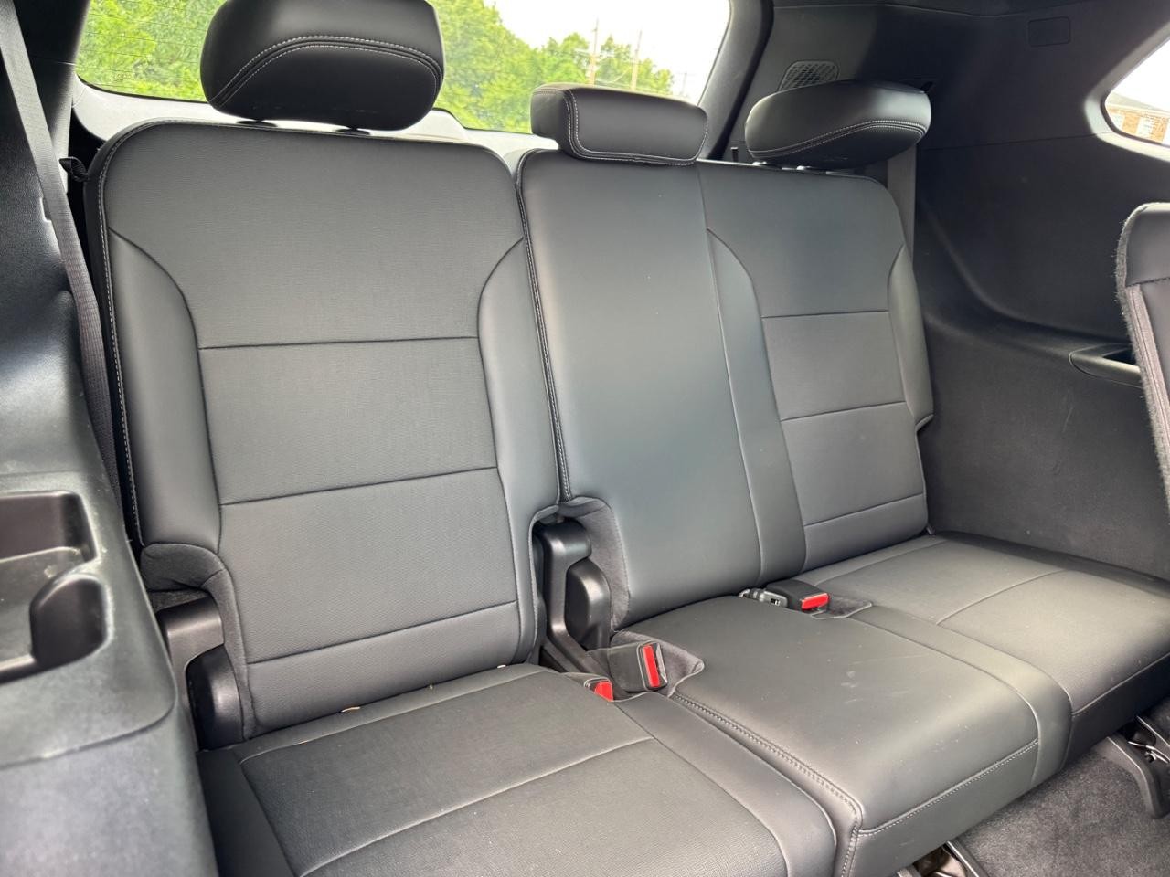 Buick Enclave Vehicle Full-screen Gallery Image 12