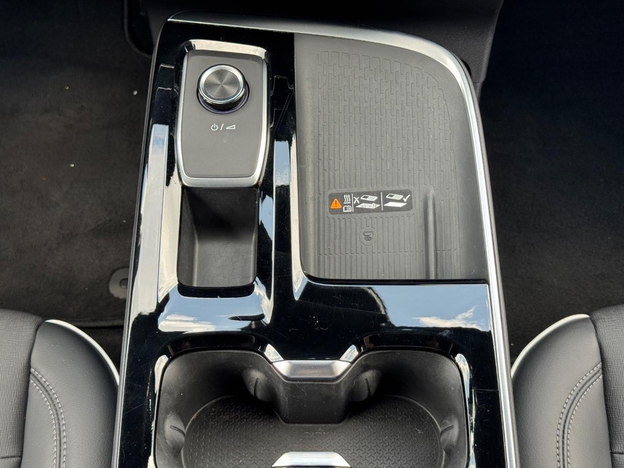 Buick Enclave Vehicle Full-screen Gallery Image 16