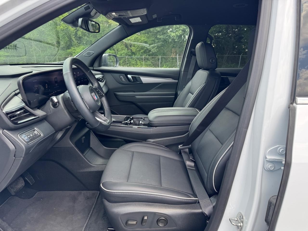 Buick Enclave Vehicle Full-screen Gallery Image 19