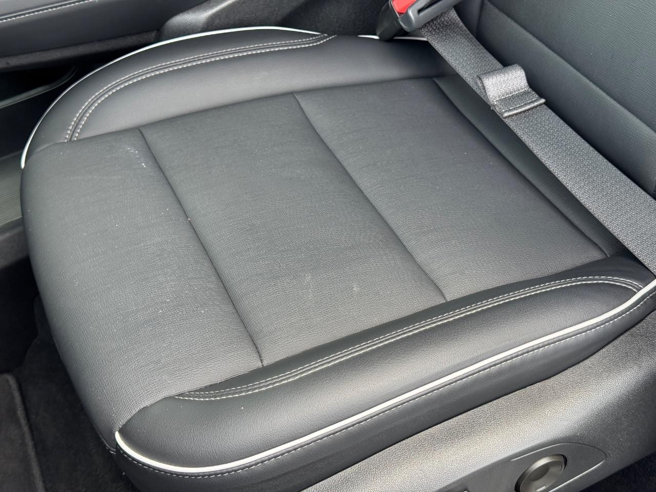 Buick Enclave Vehicle Full-screen Gallery Image 28