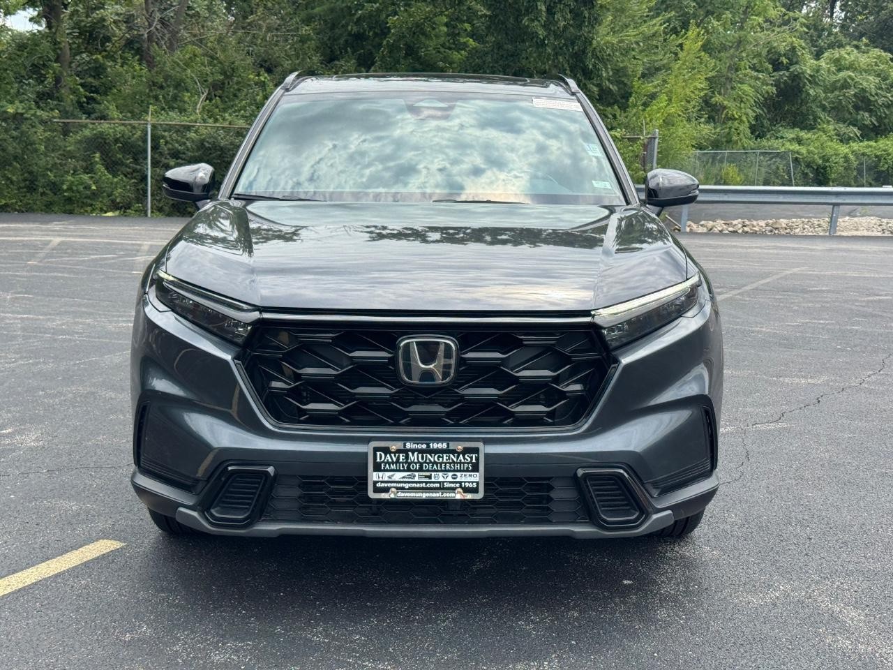 Honda CR-V Hybrid Vehicle Full-screen Gallery Image 10