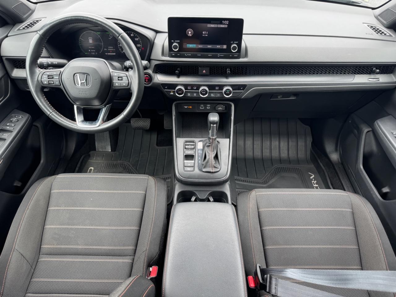 Honda CR-V Hybrid Vehicle Full-screen Gallery Image 12