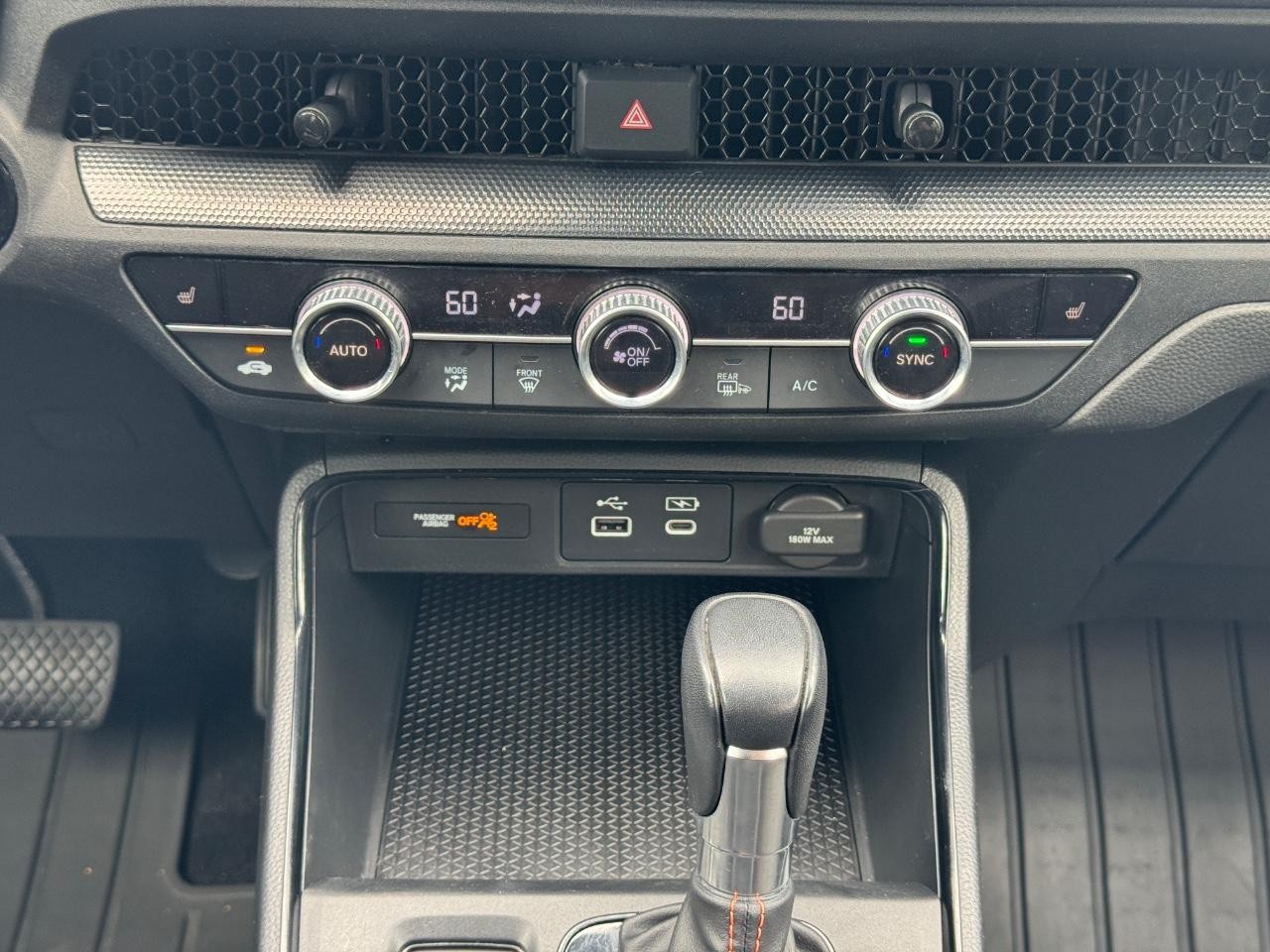 Honda CR-V Hybrid Vehicle Full-screen Gallery Image 15