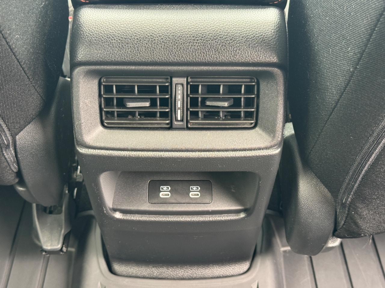 Honda CR-V Hybrid Vehicle Full-screen Gallery Image 16