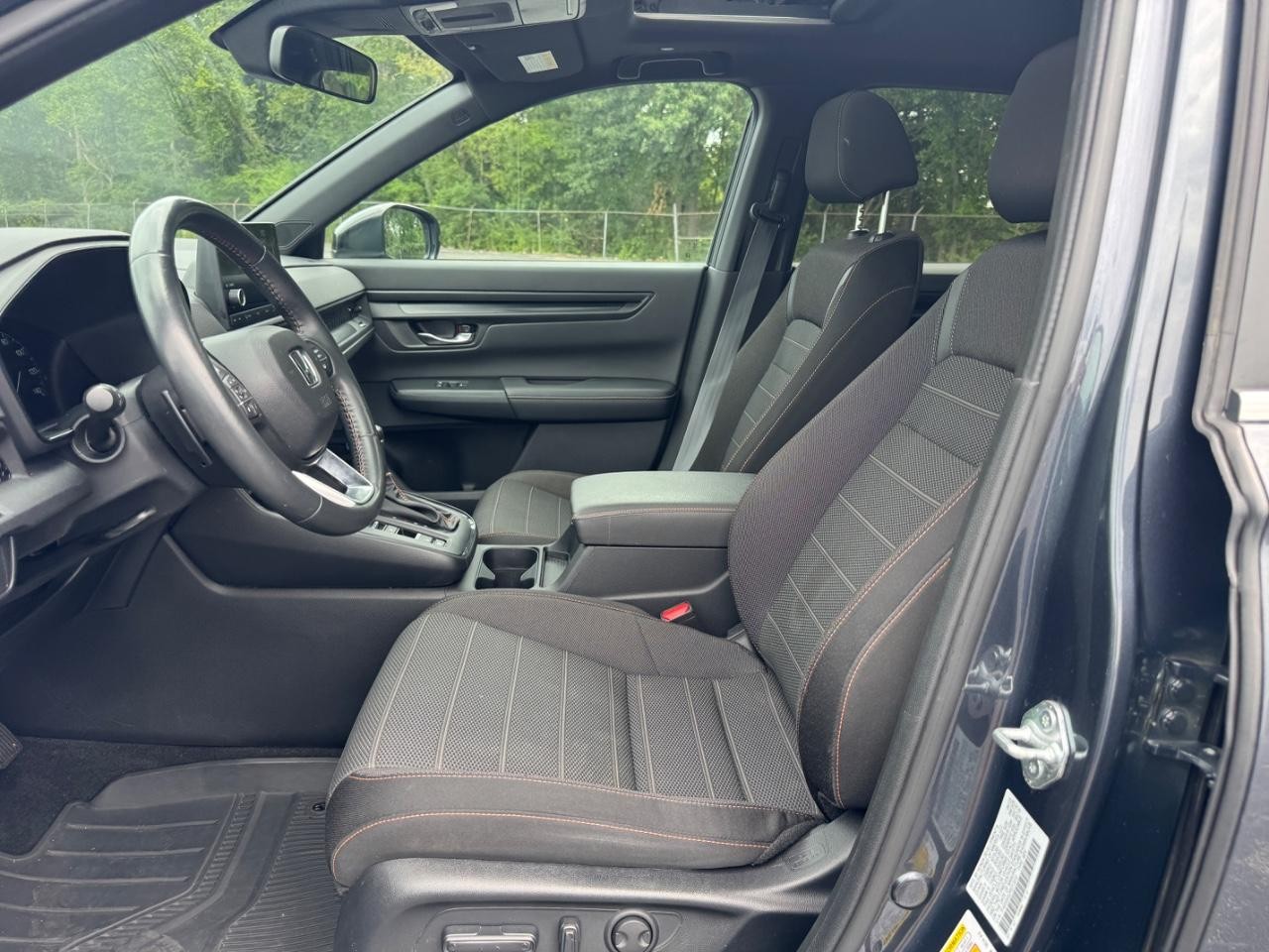 Honda CR-V Hybrid Vehicle Full-screen Gallery Image 18