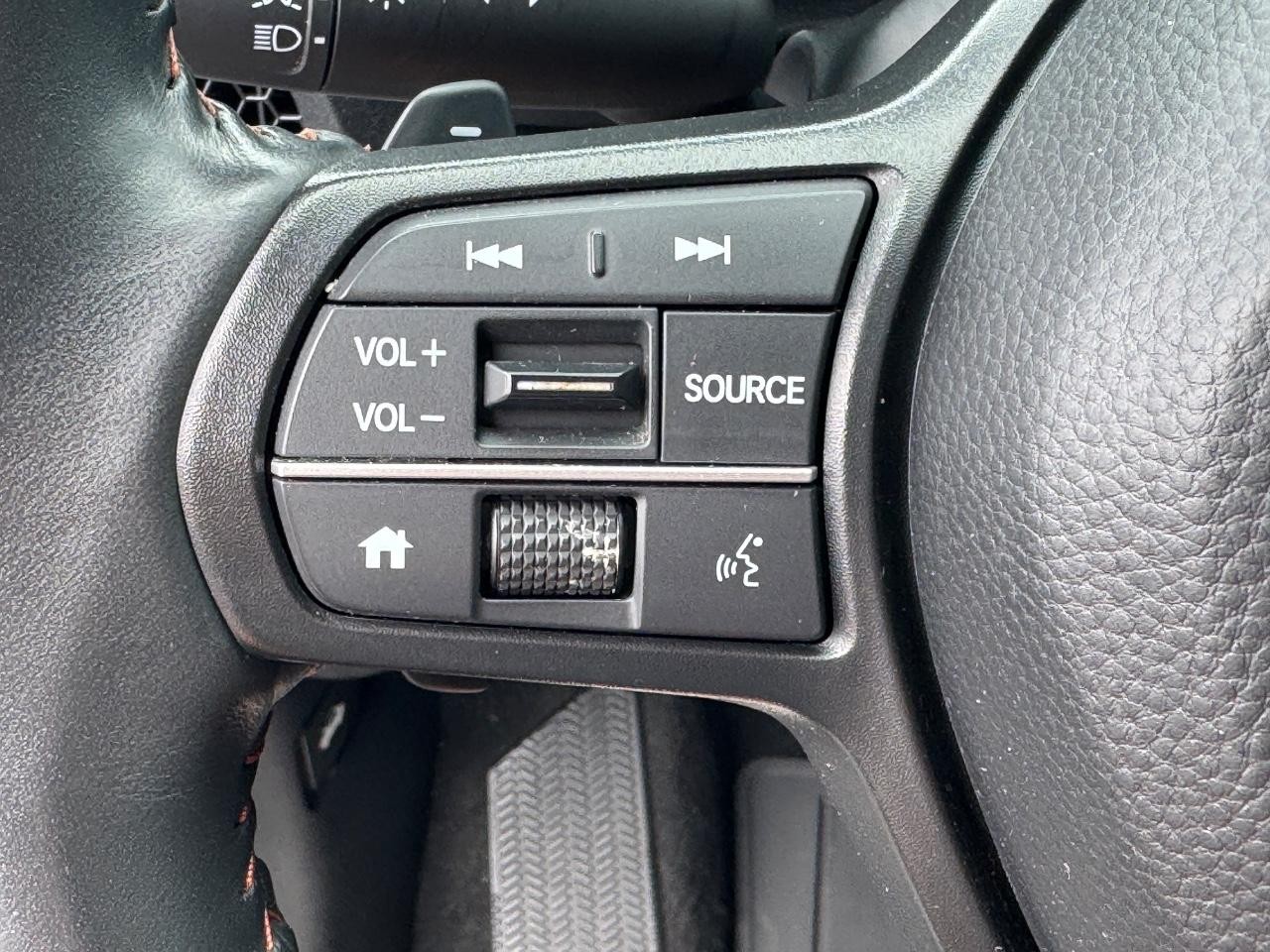 Honda CR-V Hybrid Vehicle Full-screen Gallery Image 21