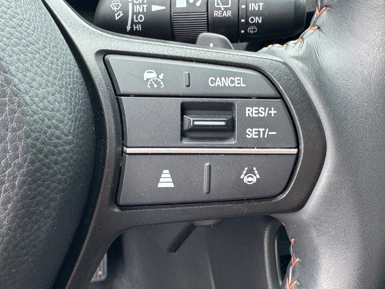 Honda CR-V Hybrid Vehicle Full-screen Gallery Image 22