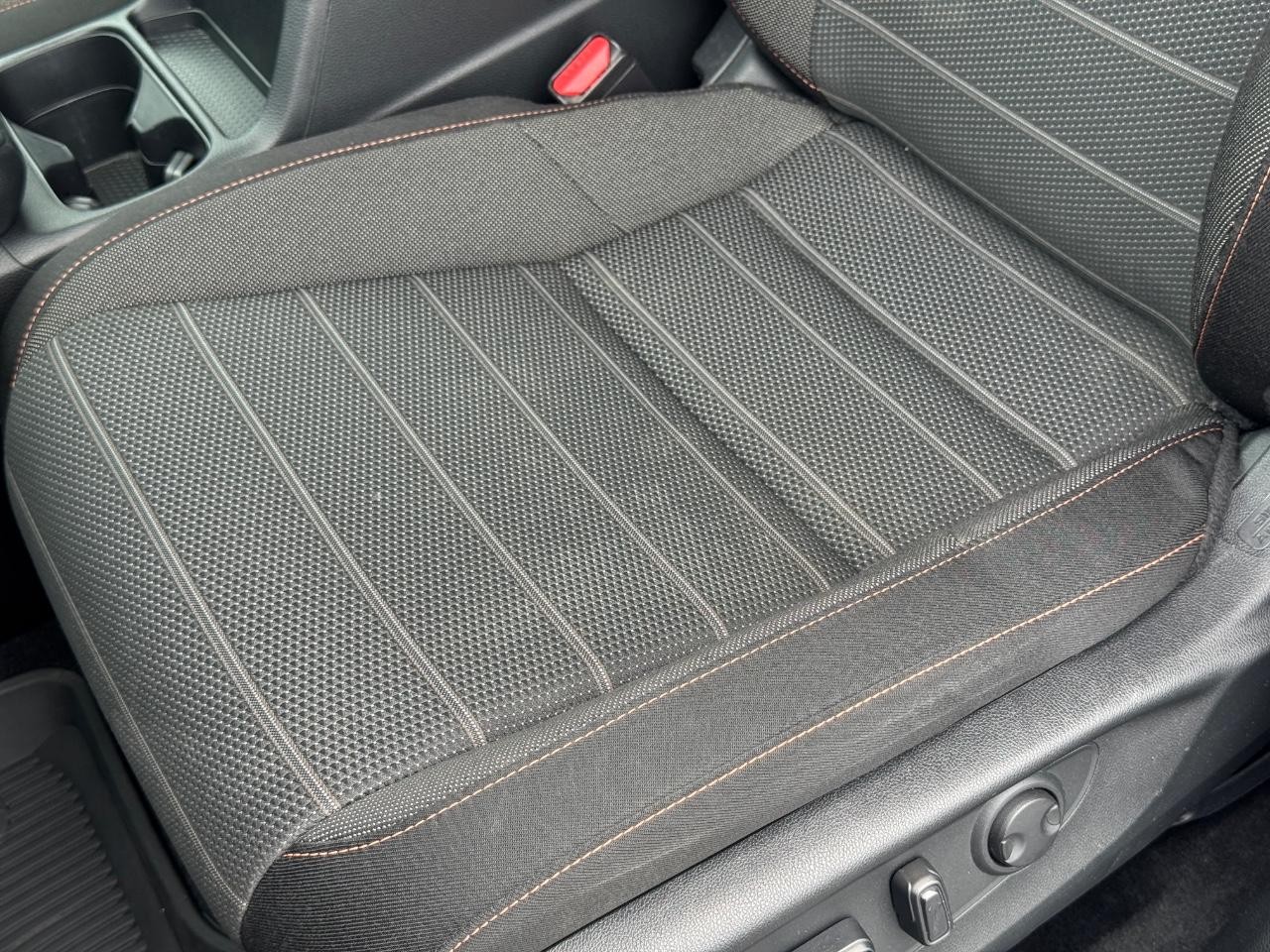 Honda CR-V Hybrid Vehicle Full-screen Gallery Image 26