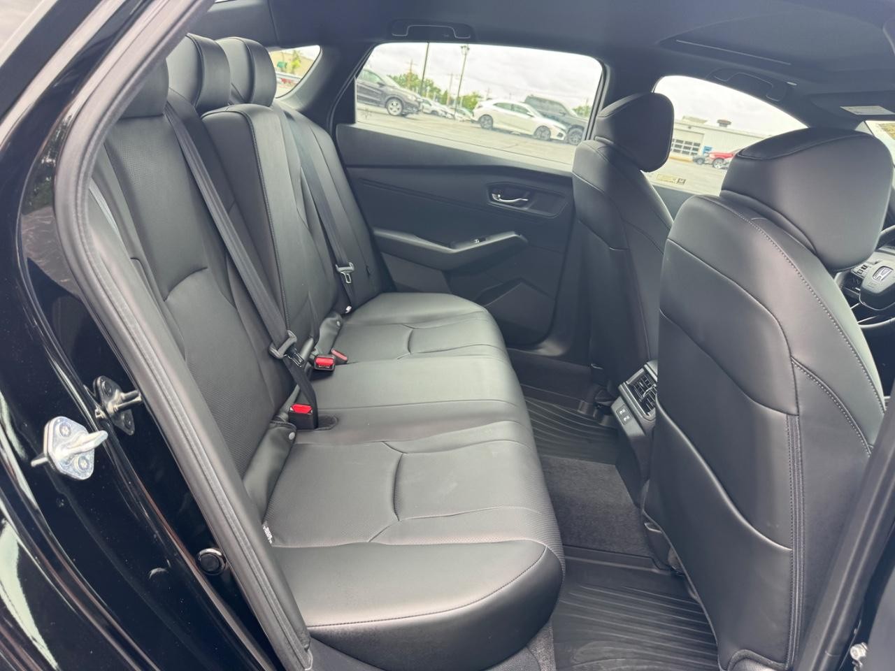 Honda Accord Hybrid Vehicle Full-screen Gallery Image 11