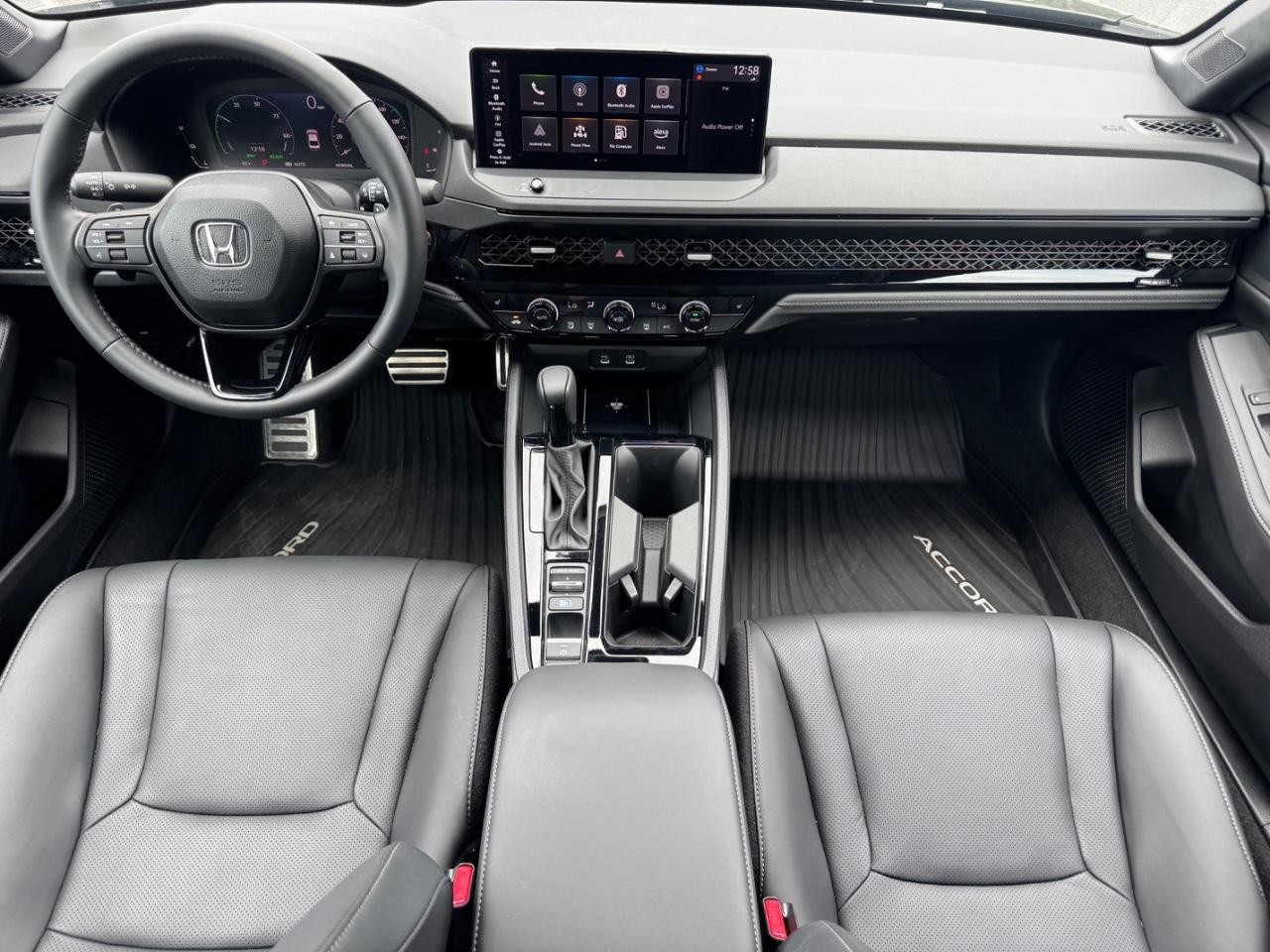 Honda Accord Hybrid Vehicle Full-screen Gallery Image 12