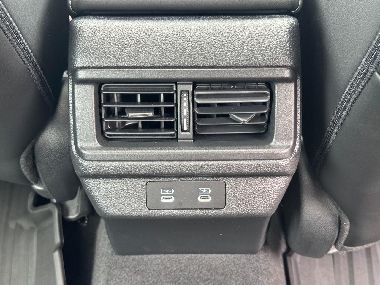 Honda Accord Hybrid Vehicle Full-screen Gallery Image 17