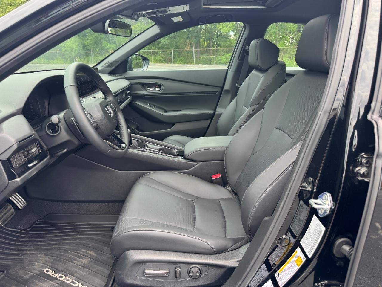 Honda Accord Hybrid Vehicle Full-screen Gallery Image 19