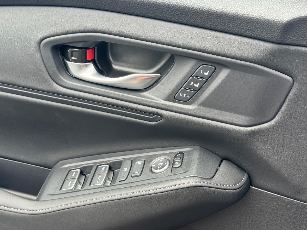 Honda Accord Hybrid Vehicle Full-screen Gallery Image 25