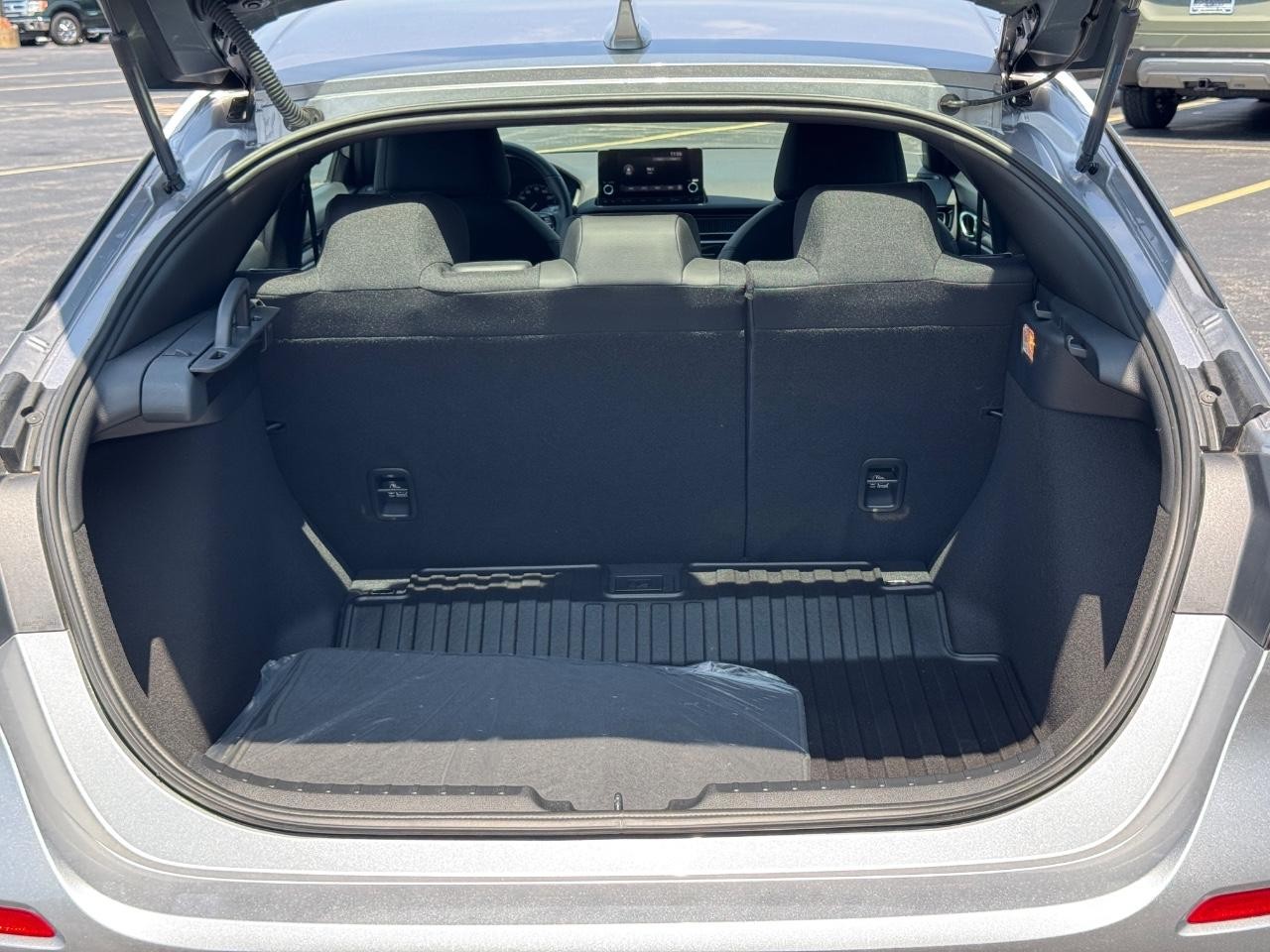 Honda Civic Hatchback Vehicle Full-screen Gallery Image 05