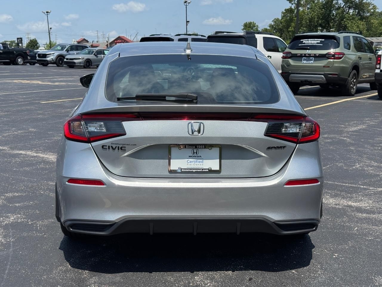 Honda Civic Hatchback Vehicle Full-screen Gallery Image 06