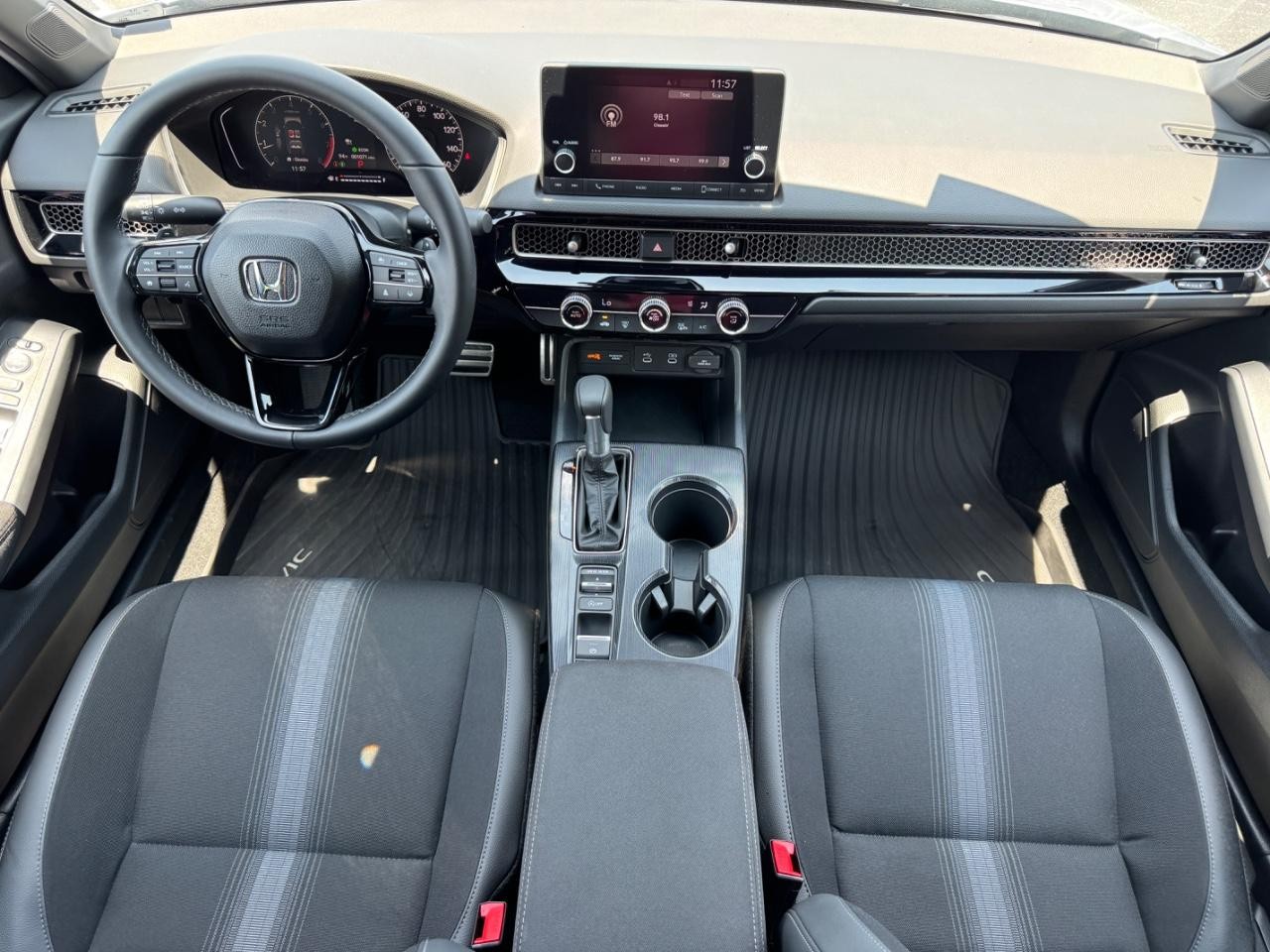 Honda Civic Hatchback Vehicle Full-screen Gallery Image 12