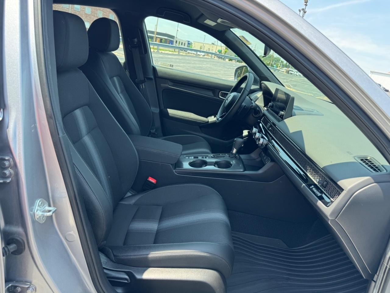 Honda Civic Hatchback Vehicle Full-screen Gallery Image 17