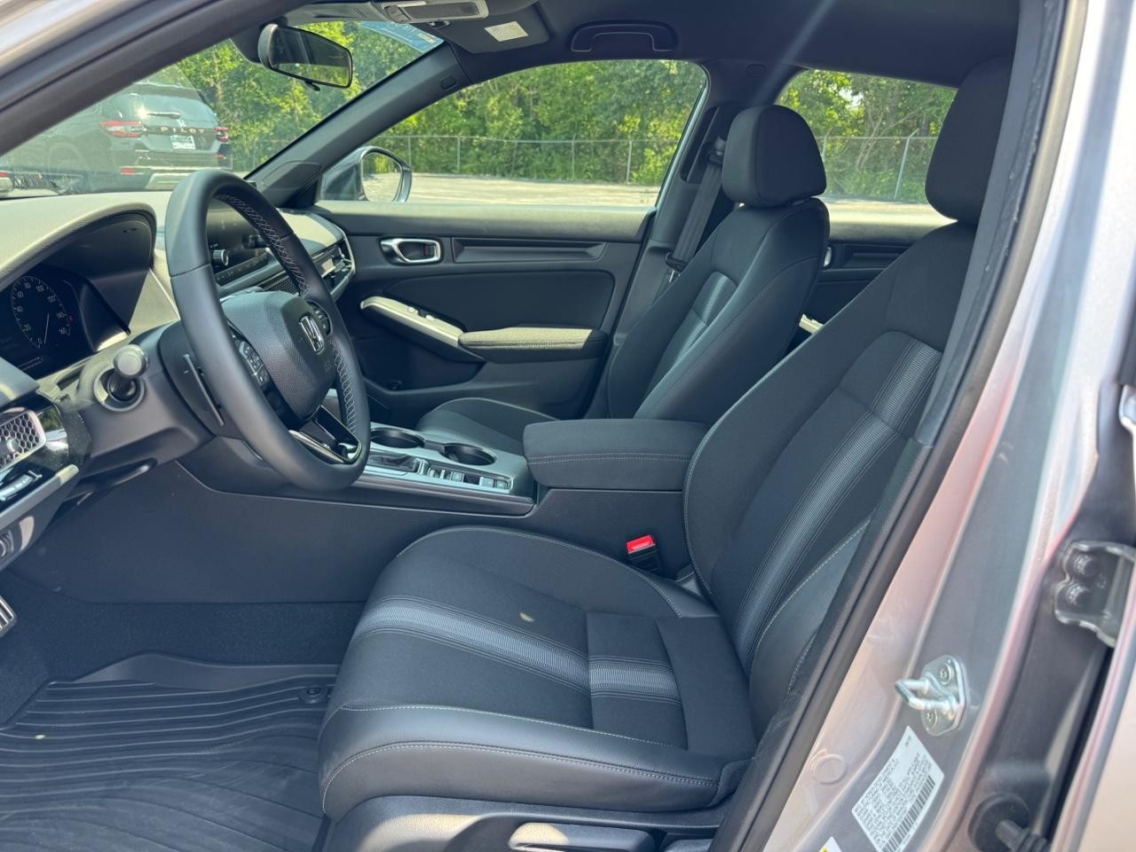Honda Civic Hatchback Vehicle Full-screen Gallery Image 18