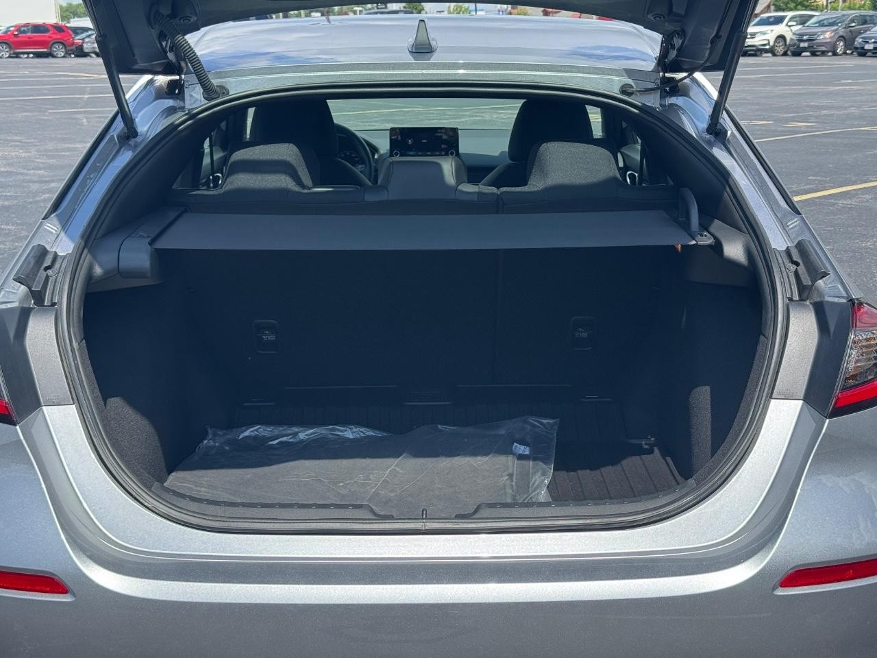 Honda Civic Hatchback Vehicle Full-screen Gallery Image 05