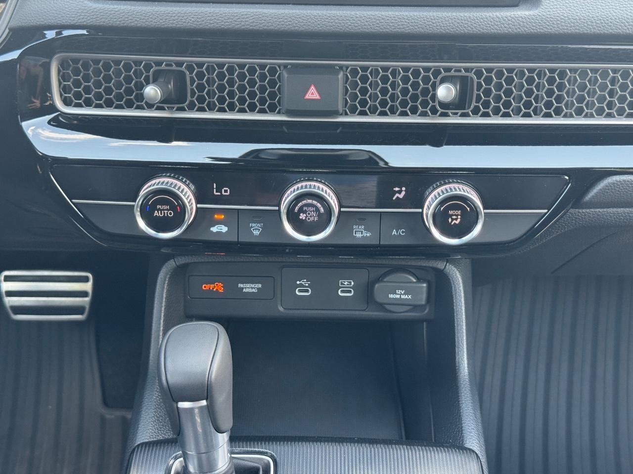 Honda Civic Hatchback Vehicle Full-screen Gallery Image 15
