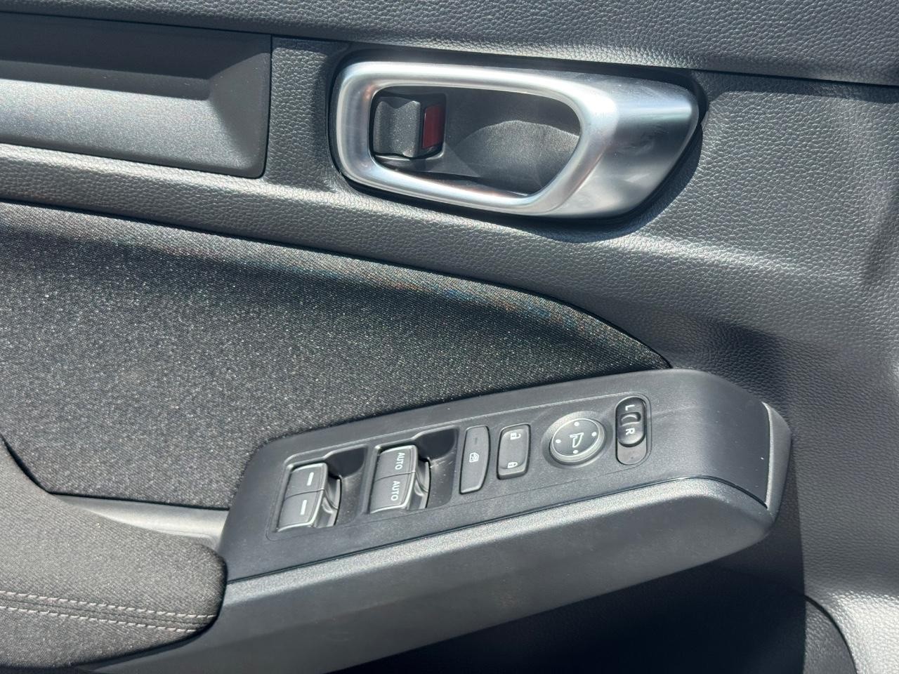 Honda Civic Hatchback Vehicle Full-screen Gallery Image 24