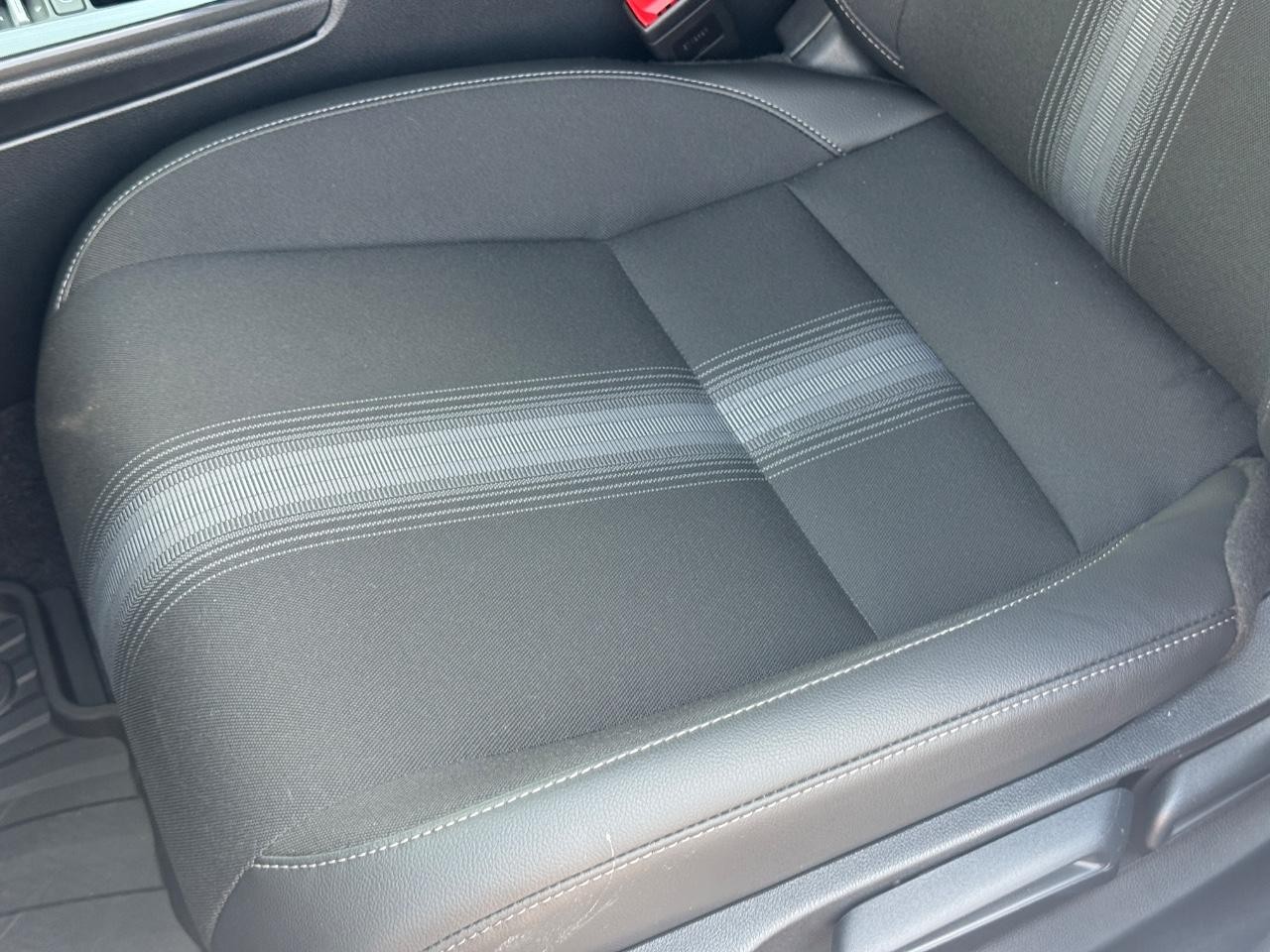 Honda Civic Hatchback Vehicle Full-screen Gallery Image 25