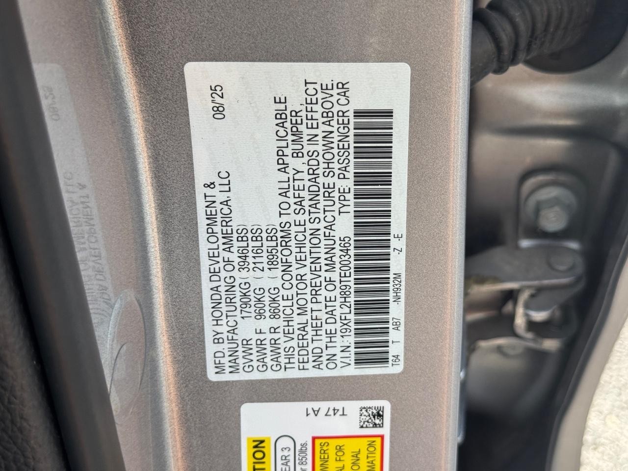 Honda Civic Hatchback Vehicle Full-screen Gallery Image 26
